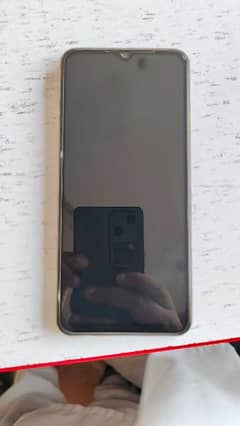 vivo v20 condition 9/10 screen mein Thora SA shade hai Kuch khas Nahin