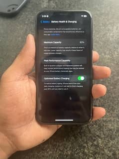 iphone 11 NON PTA (64 gb) with charger