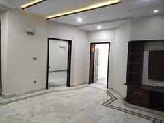 Beautifull One Kanal Lower Portion For Rent in DHA Phase-4, Lahore