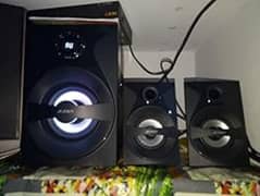 Pc Bass Amplifier Fenda 380x With Two Speakers