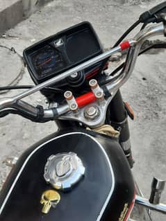 Honda 125 (Black Edition)