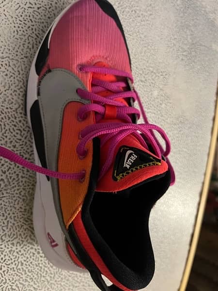 Nike Female Sport Shoes Bought USA 6