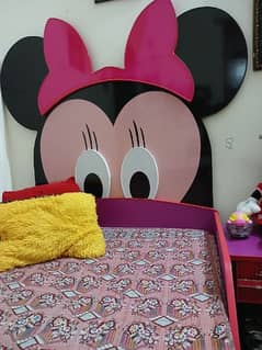 kid bed almost new 10/10 condition