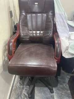 Office chair Jin Style king size share totly new