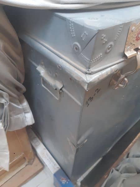 Trunk/ Petti/ Baksa new condition no rusty no break 3