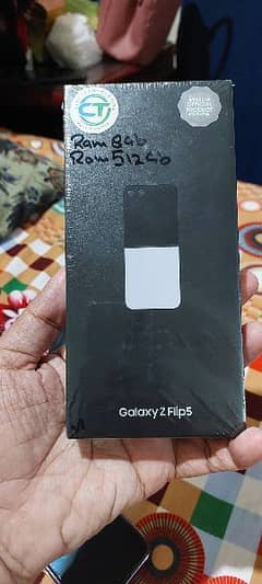 Samsung z Flip 5 8/512 box pack cream colour