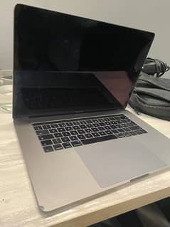 Apple macbook pro 2016 256 GB 4GB gpu with Touch bar