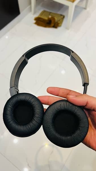 JBL wireless headphones 2