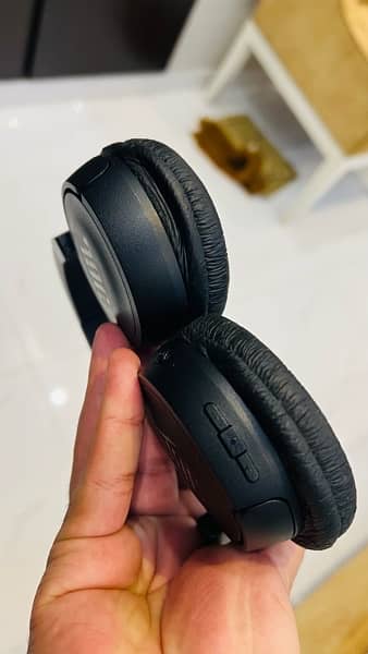 JBL wireless headphones 4