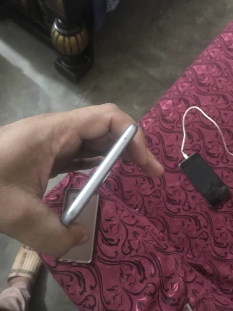 Urgent sale Samsung galaxy c5 2