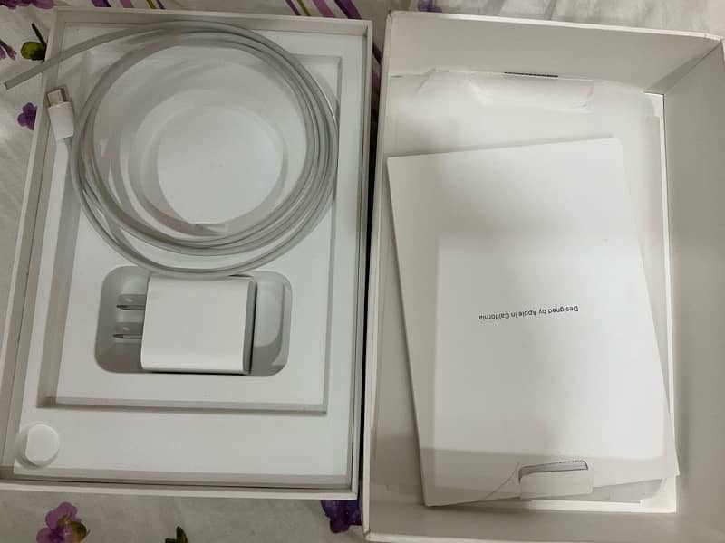 iPad mini 6 64 GB ( lush condition with box ) 10