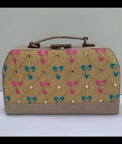 Beautiful Ladies Shoulder Bag For Sale 3