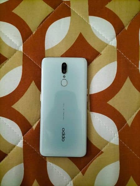 oppo f11 only phone and charger 8/256 3