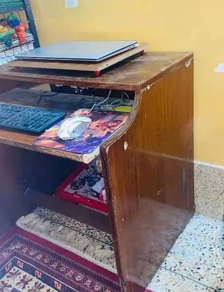 Computer table On Sale 1