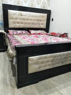 Bed Set with 2 side tables and Showcase