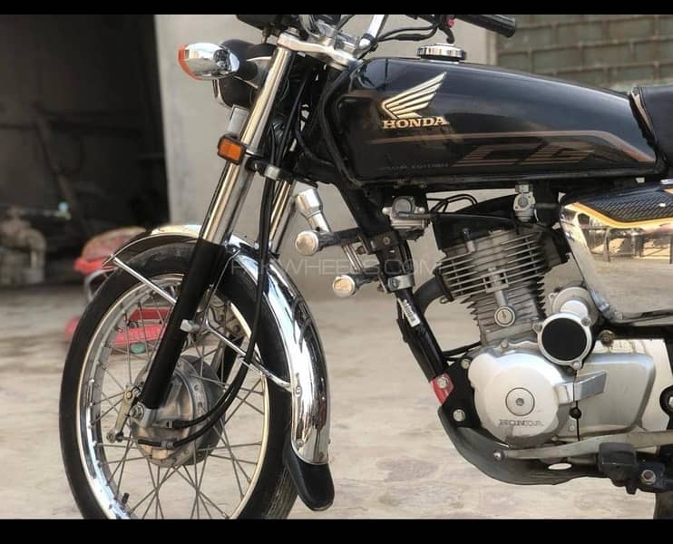 Honda 125 black colour self start 0