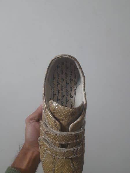 9/10 condition 42,43 size branded shoes 4