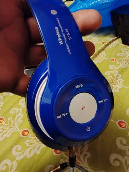 Beats Bluetooth Headphones New 5