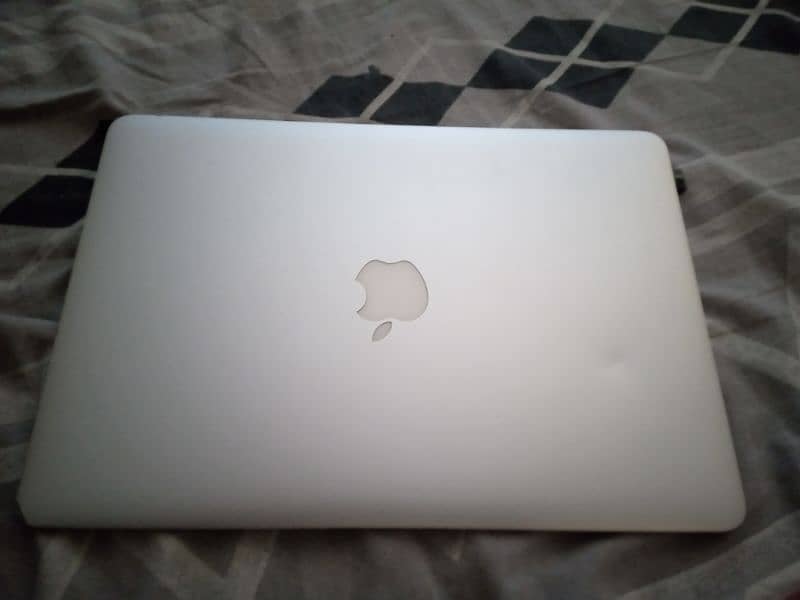 laptop in good condition all things are working 2