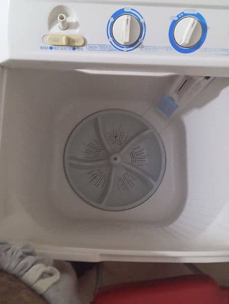 HAIER JUMBO WASHING MACHENE 5