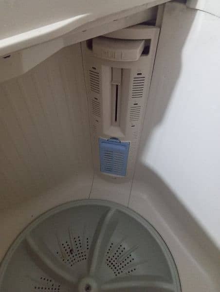 HAIER JUMBO WASHING MACHENE 6