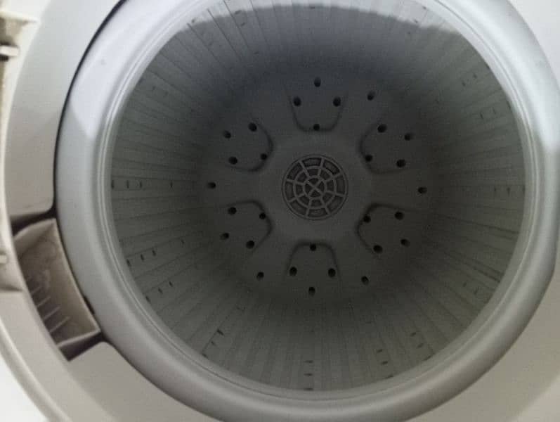 HAIER JUMBO WASHING MACHENE 8