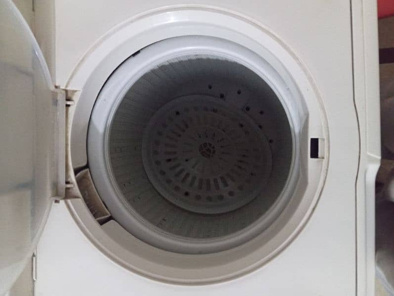 HAIER JUMBO WASHING MACHENE 9