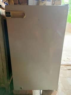 Ek adad Dawlance bedroom fridge for sale