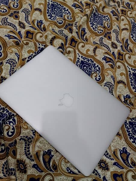 Macbook Air 2017 model in good condition 0