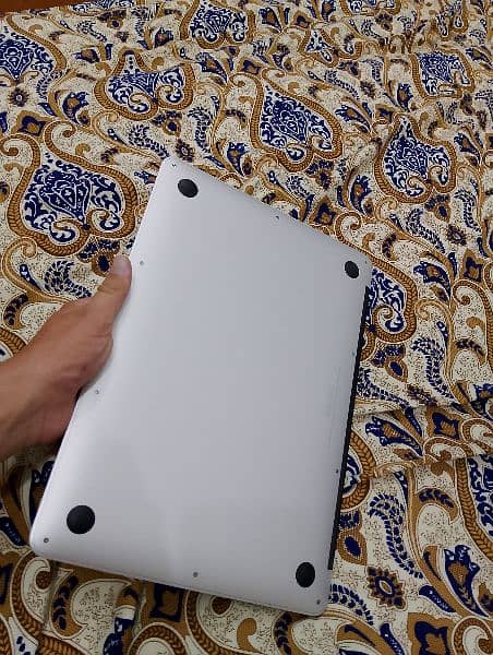 Macbook Air 2017 model in good condition 1