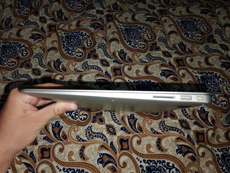 Macbook Air 2017 model in good condition 5