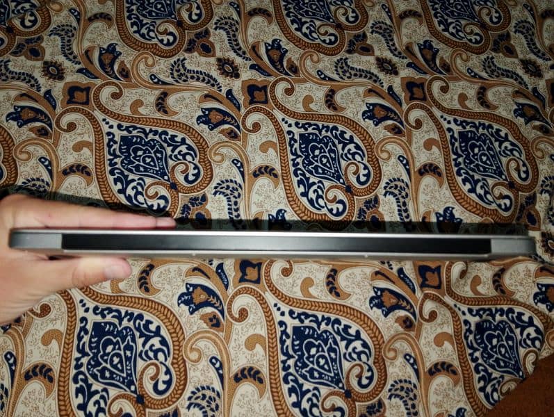 Macbook Air 2017 model in good condition 6