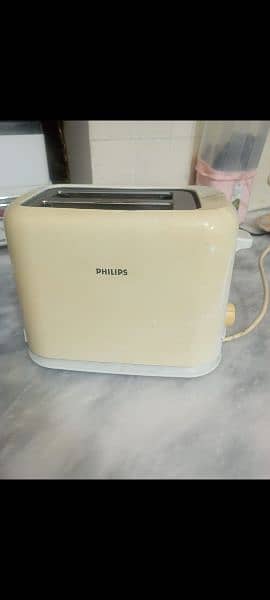 Philips Toaster now at Throw Away Price Fits two slices of br 7