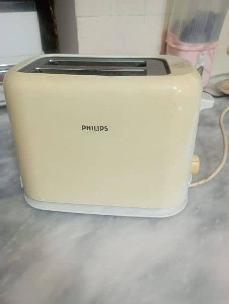 Philips Toaster now at Throw Away Price Fits two slices of br 12