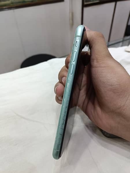 iPhone 11 64gb factory unlocked non pta 4