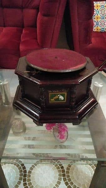 old antique gramophone wooden body 2