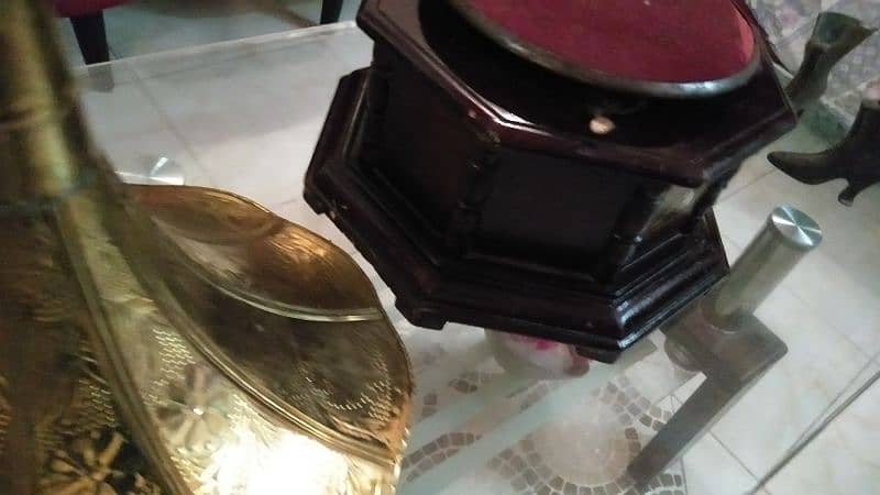 old antique gramophone wooden body 5