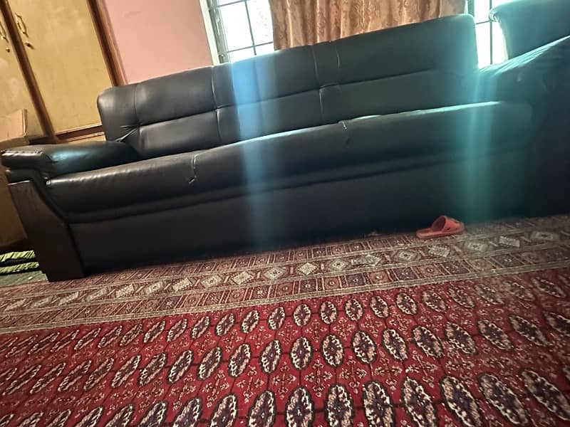 3 seater 2 sofas and 3 single sofas. 7