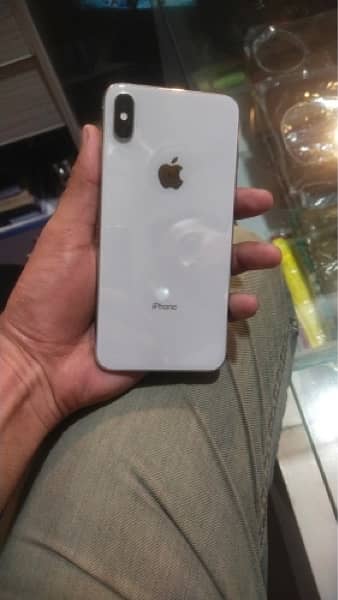 IPhone XS Max 9.5/10 condition …All ok.  SCOM sim working properly 4