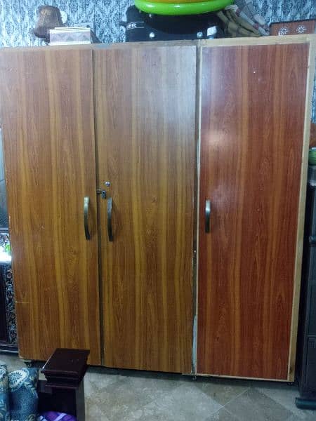 3 door wardrobe for sale 0