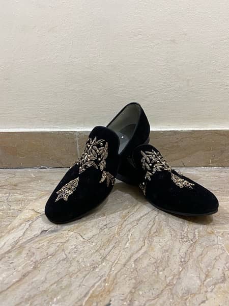 Embroidered Shoes With Designer Edges 0