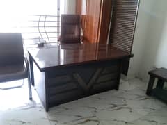 Executive office Table like Brand New