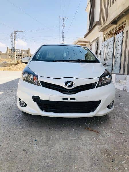 Toyota Vitz 2012 push start perl wite 5