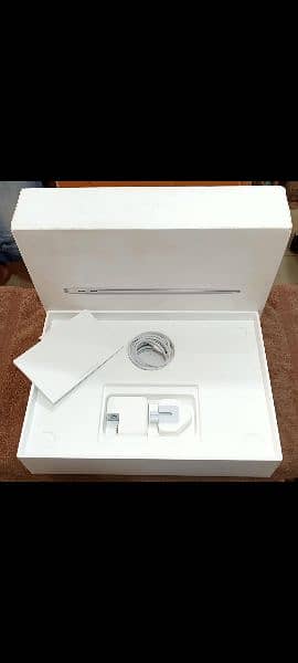 MacBook Air M1 2020 8GB 512GB 13" Silver Color with Box MGNA3 17