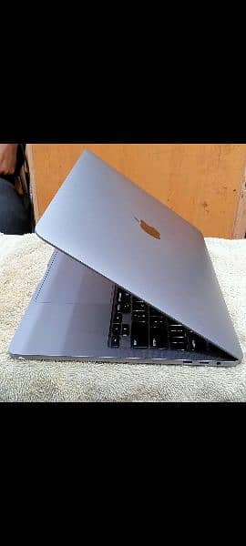 MacBook Pro 2020 Core i5 / i7 8GB/ 16GB/32GB 512GB / 1TB 13" Display 9