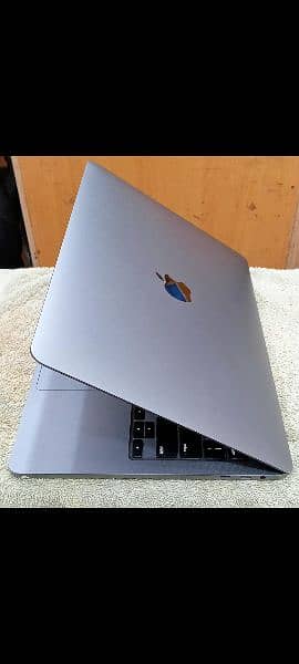 MacBook Pro 2020 Core i5 / i7 8GB/ 16GB/32GB 512GB / 1TB 13" Display 12