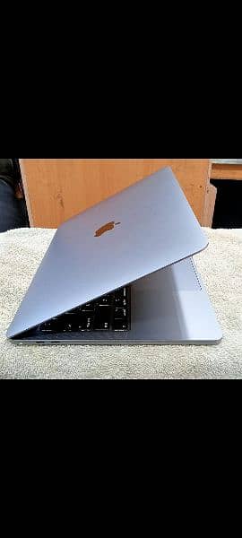 MacBook Pro 2020 Core i5 / i7 8GB/ 16GB/32GB 512GB / 1TB 13" Display 13