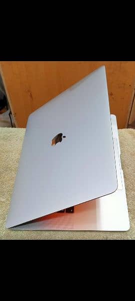 MacBook Pro 2017 Core i7 16GB 512GB 15" Display A1707 19