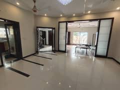 10 Marla Used House For Sale in Jasmine Block Bahria Town Lahore