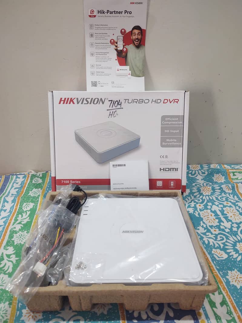 Hikvision IP Camera 4MP MIC 3004530486 1